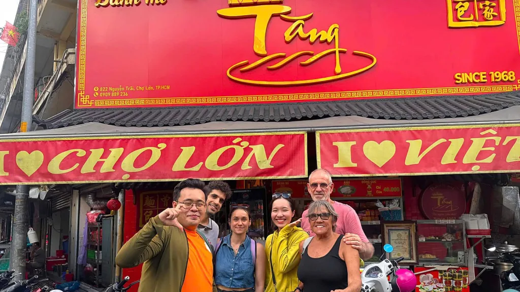 Saigon Daytime Street Food Tour by Motorbike photo 3
