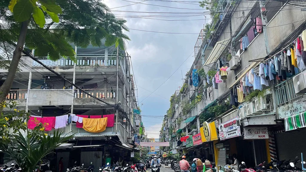 Saigon Daytime Sightseeing Tour by Motorbike photo 1