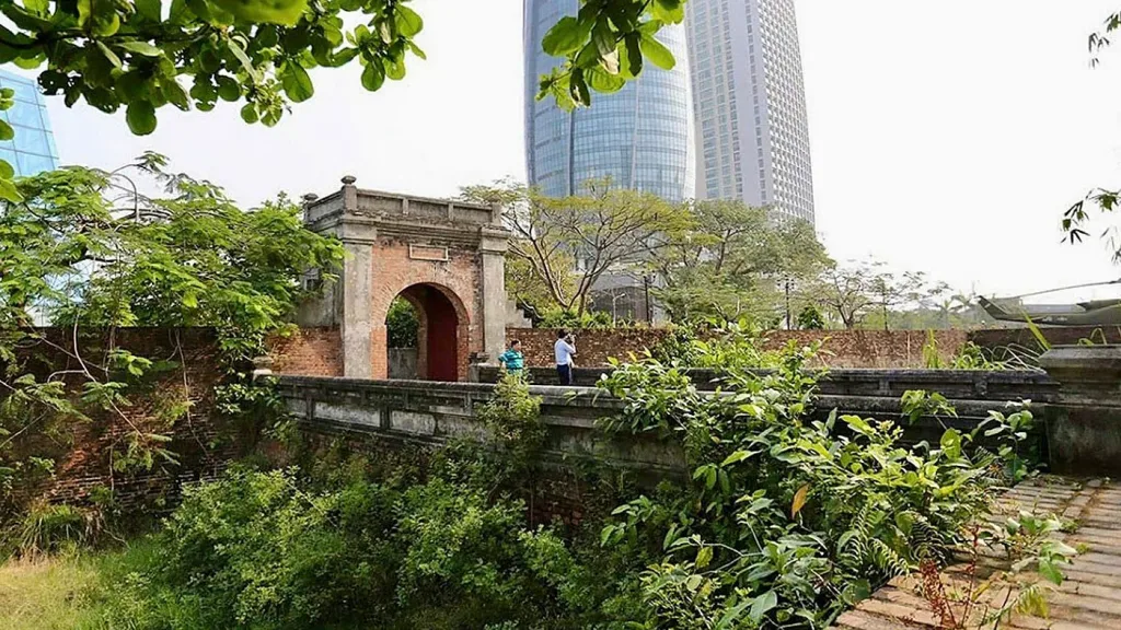 Iconic Da Nang Daytime Sightseeing by Motorbike with the History Lines of Da Nang photo 3