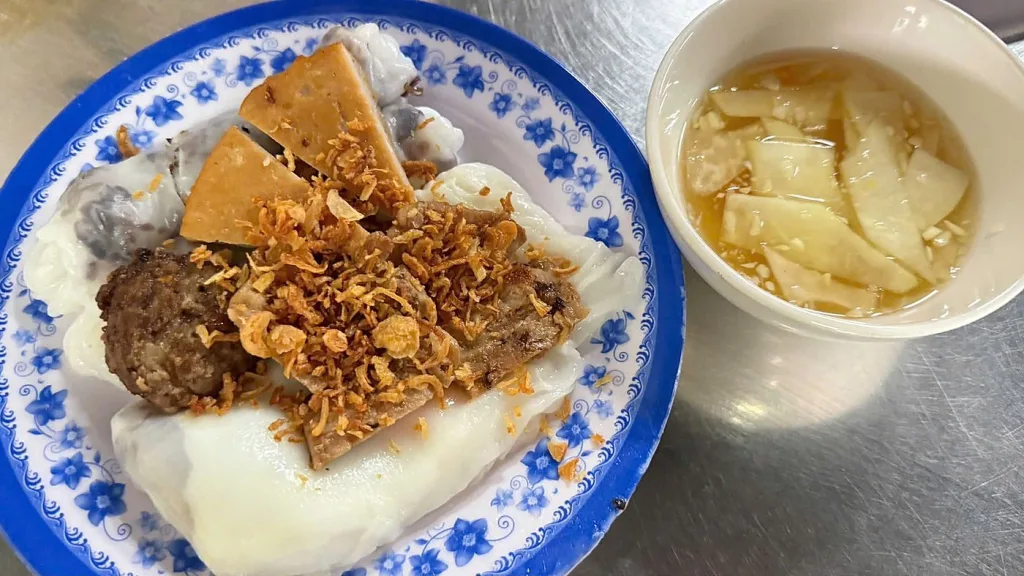 Da Nang Local Street Food and Hidden Gems Walking Tour photo 1