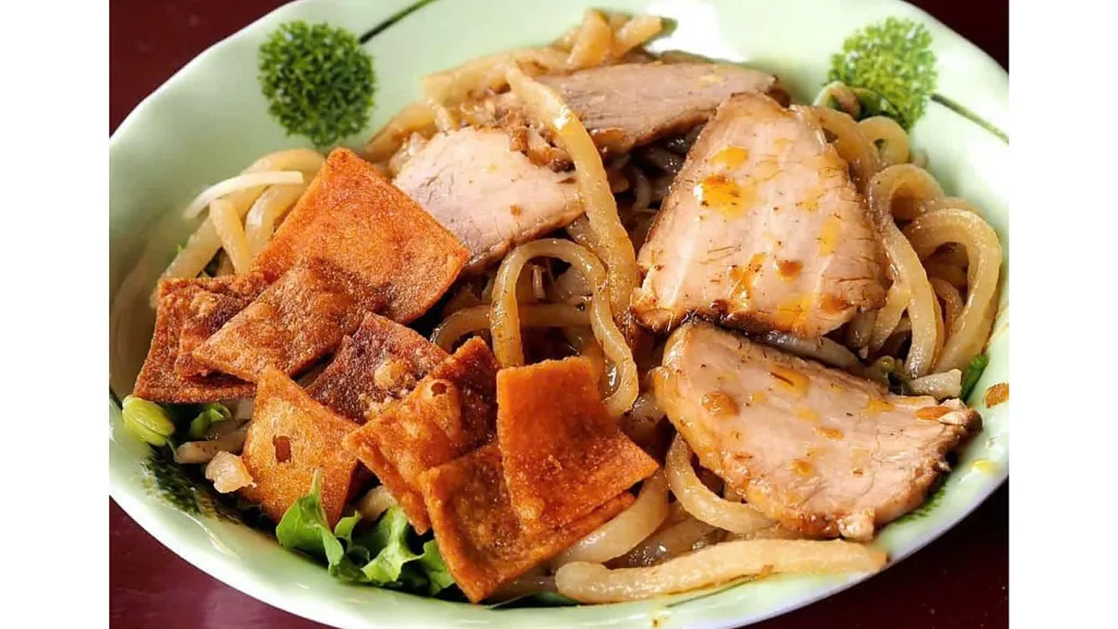 Hoi An Old Town Authentic Street Food Tour by Motorbike photo 2