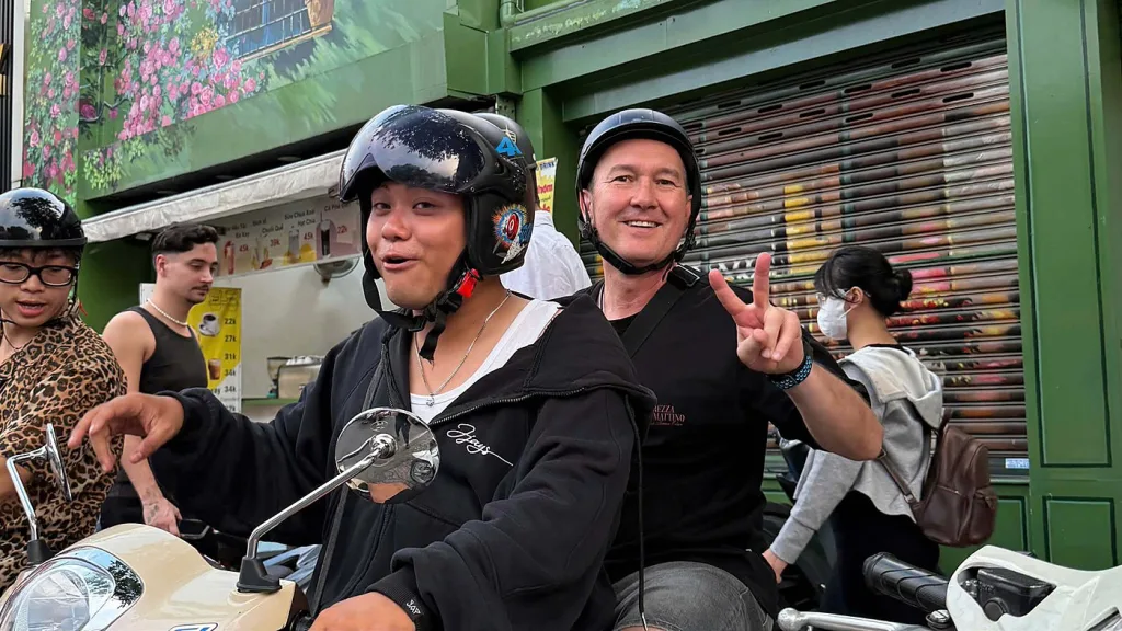 Iconic Saigon Daytime Sightseeing by Motorbike photo 2