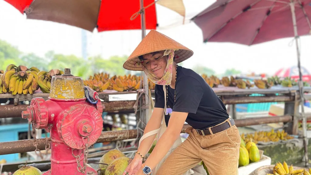 Saigon Local Market Shopping & Souvenir Motorbike Tour photo 1
