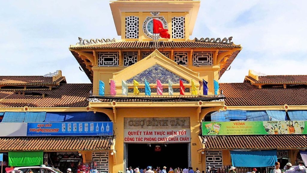 Saigon Local Market Shopping & Souvenir Motorbike Tour photo 4