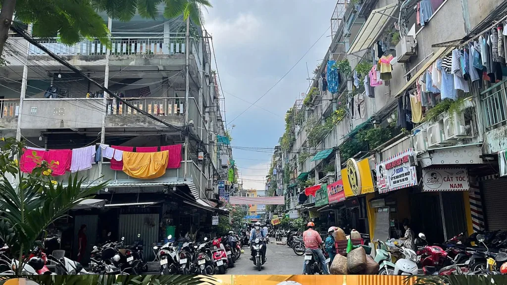 Must-Try Saigon Iconic Food Adventure on Motorbike photo 4