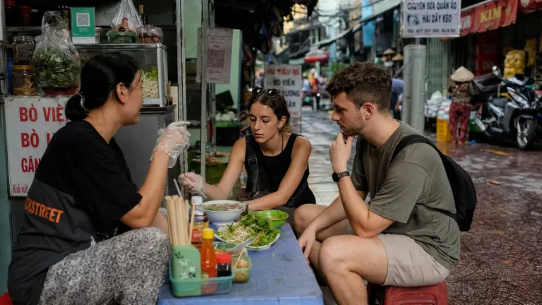 Vietnam Street Food Safety: What Locals Notice First in 2026